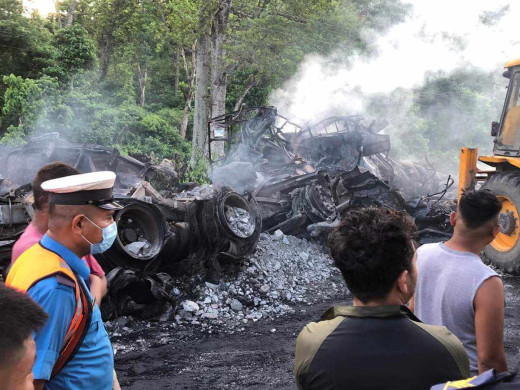 मकवानपुरमा ट्रक ठोक्किँदा तीनको मृत्यु